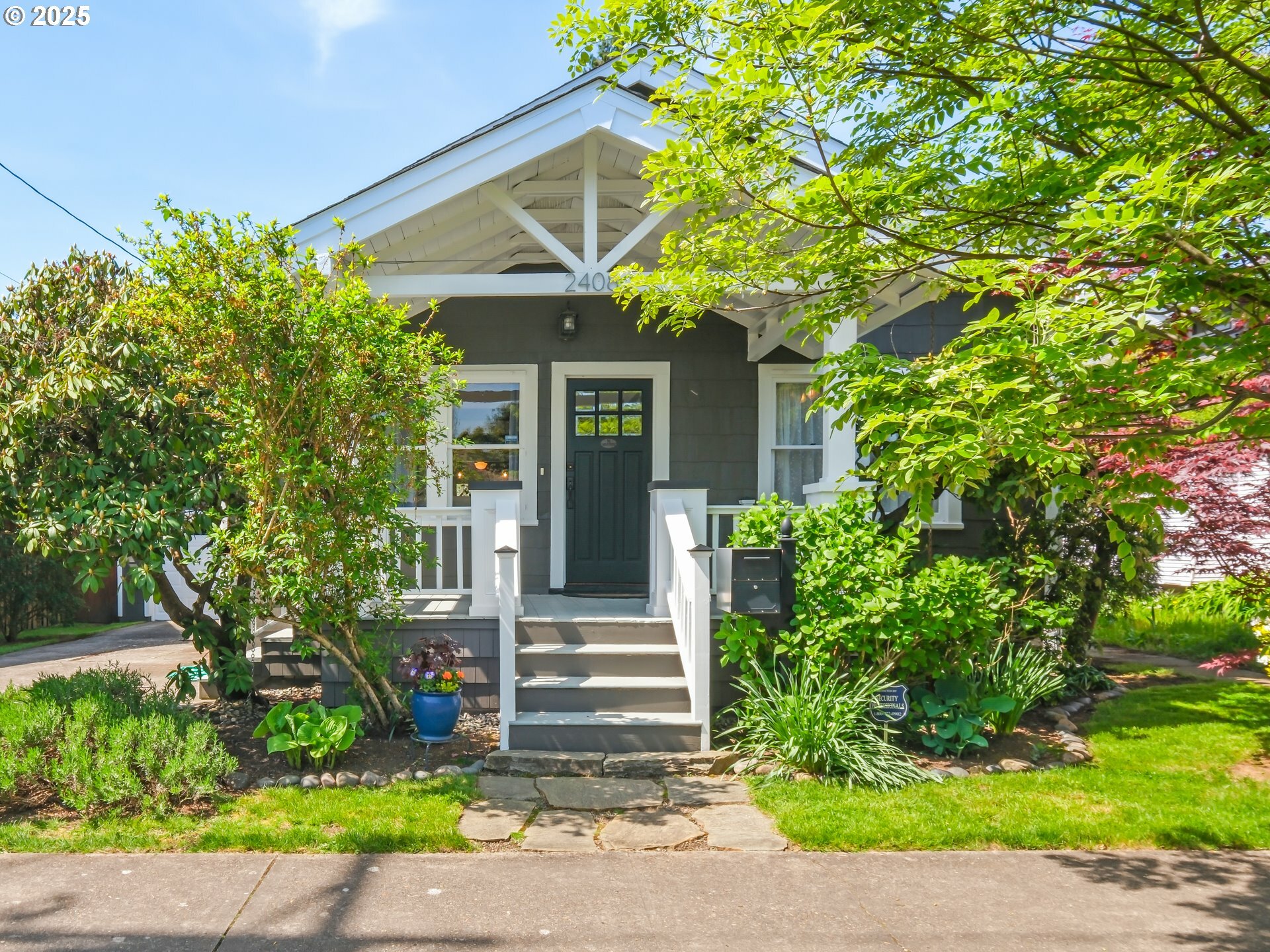 Property Photo: 2408 Franklin St WA 98660