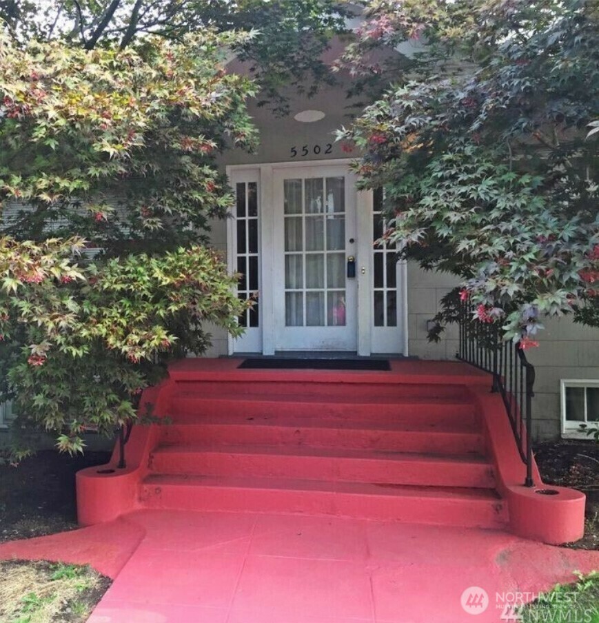Property Photo: 5502 20th Avenue NE WA 98105