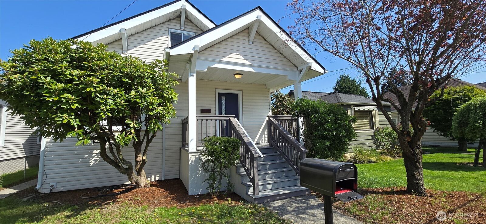 Property Photo:  536  Morris Avenue S  WA 98057 