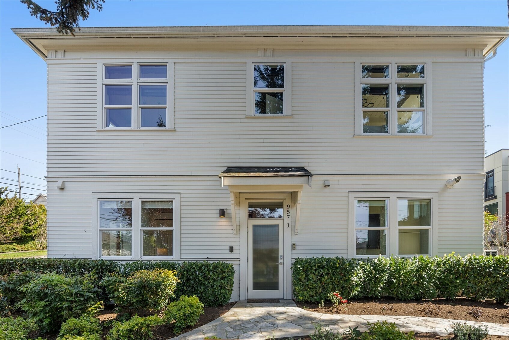 Property Photo: 957 W McGraw Street 1 WA 98119