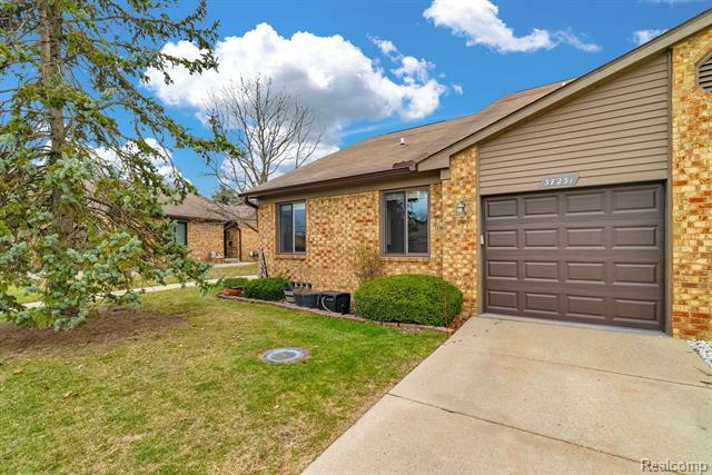 Property Photo: 37231 Glenbrook Drive MI 48036
