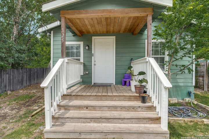 Property Photo:  125 Magendie St  TX 78210 