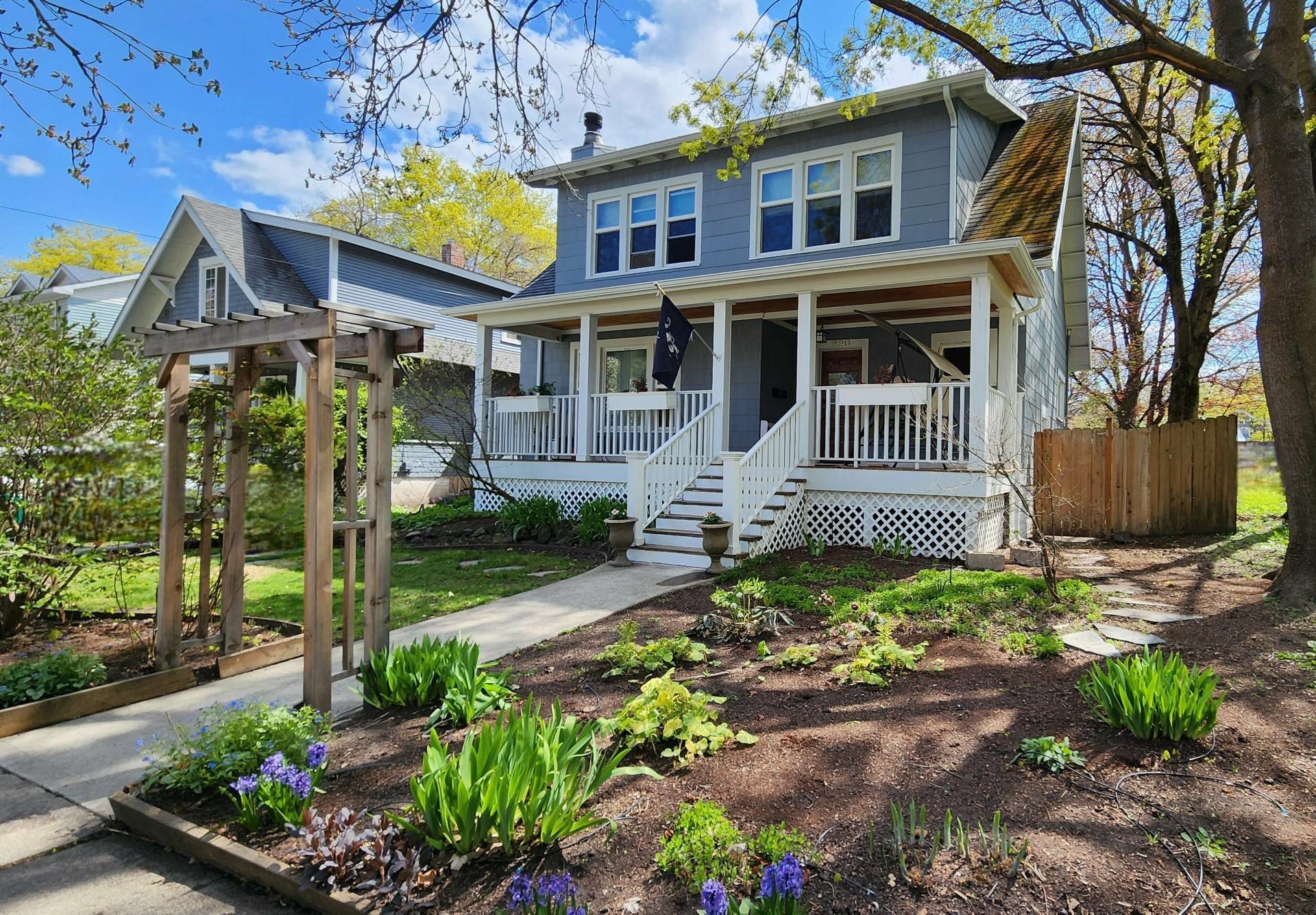 Property Photo: 220 E 17th Ave WA 99203