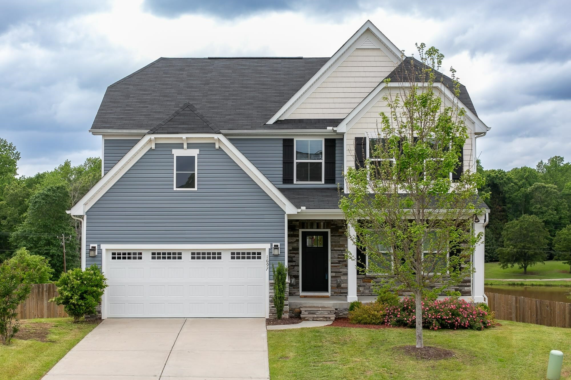 Property Photo: 1697 Burtonwood Drive SC 29369