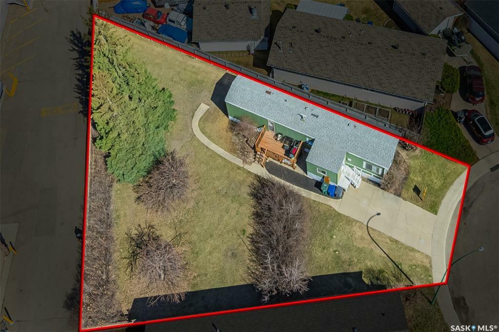 Property Photo: 327 Leland Place SK S7H 5A3