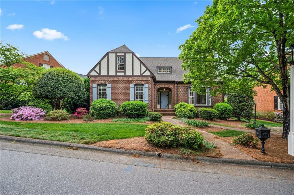 Property Photo: 104 Westhaven Circle NC 27104