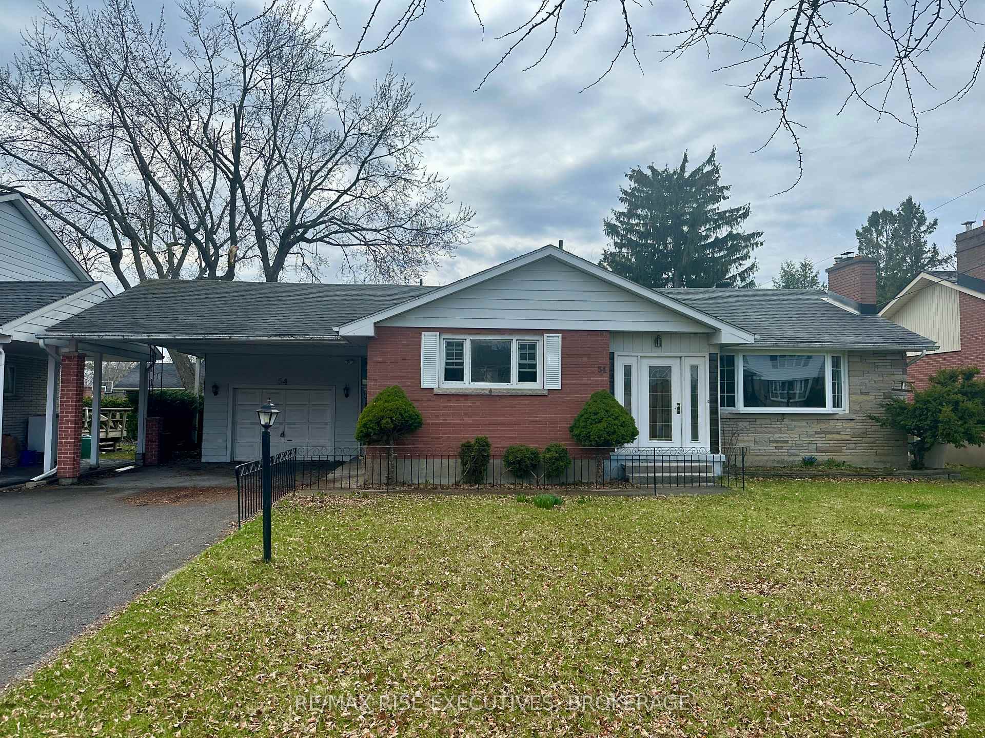 Photo de la propriété: 54 Silver Street ON K7M 2P5