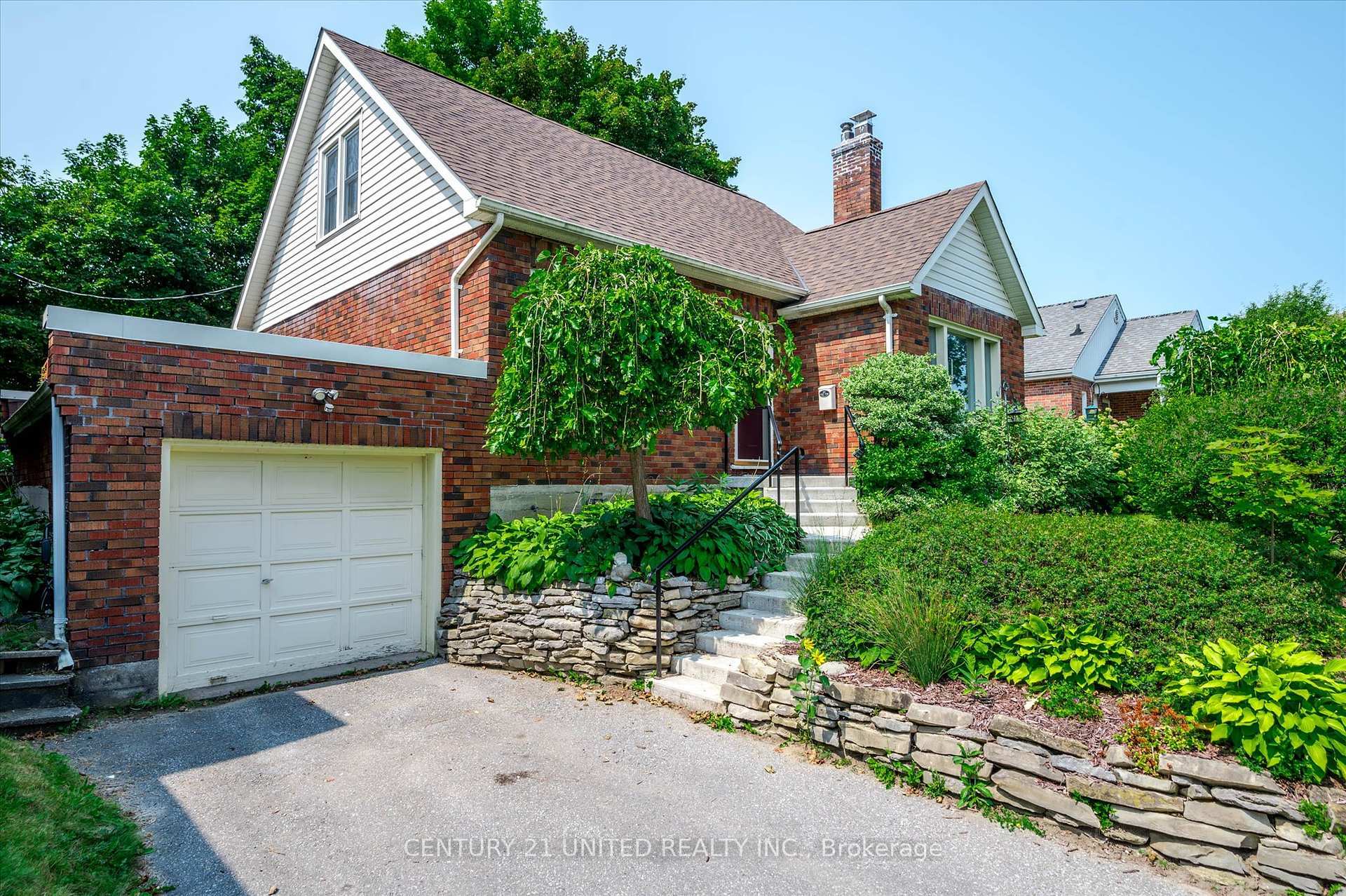 Property Photo: 479 Albertus Avenue ON K9J 6A1