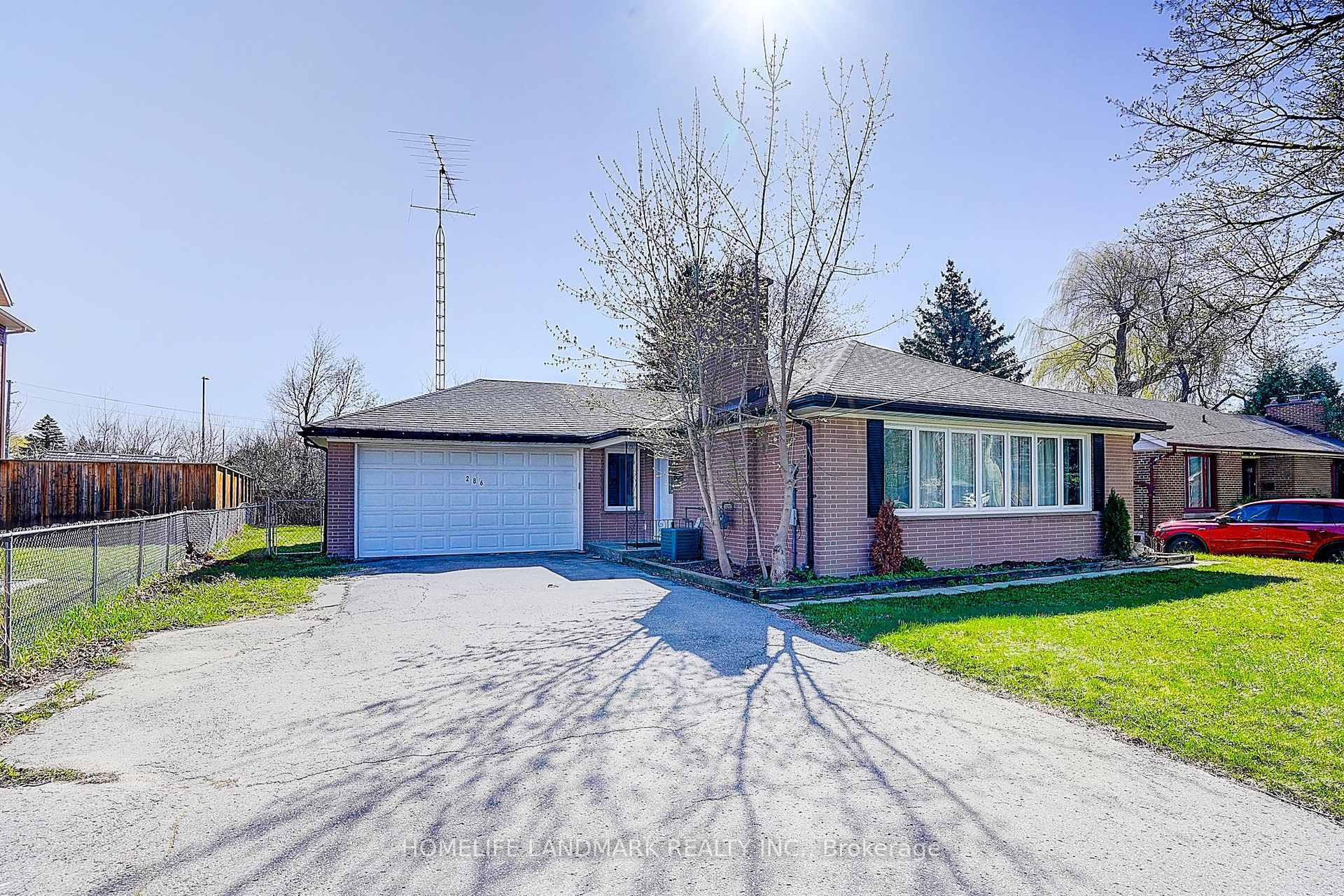 Property Photo: 286 Kerrybrook Drive ON L4C 3R1