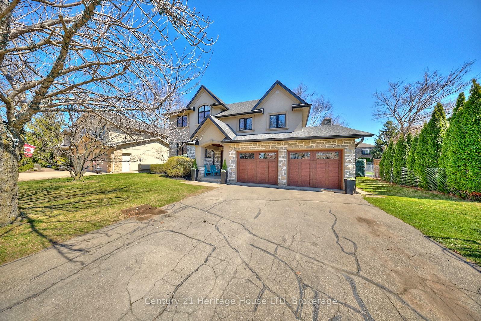 Property Photo: 41 Royal Henley Boulevard ON L2N 4S3