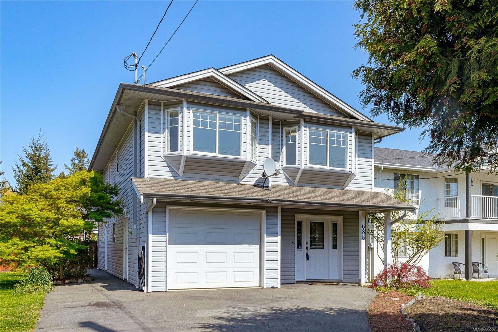 Property Photo: 688 Goldie Ave BC V9B 6H3