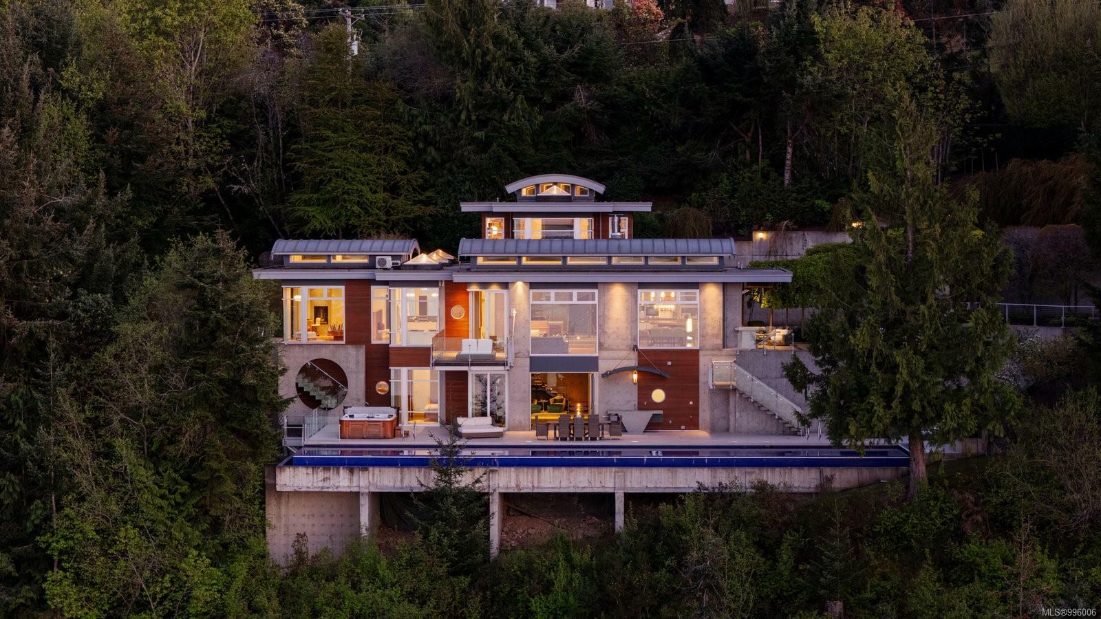Property Photo: 1580 Lands End Rd BC V8L 5L5