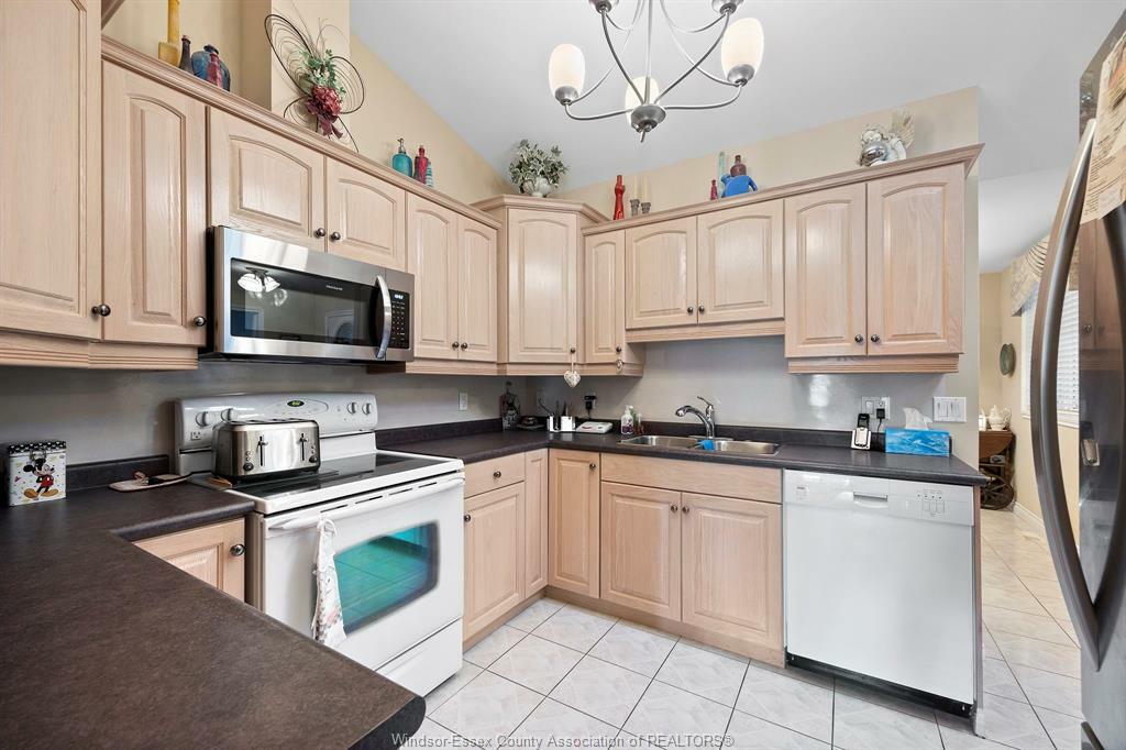 Property Photo: 1386 Blue Heron Court ON N8P 1M8