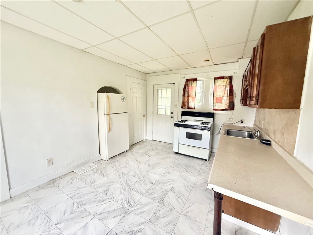 Property Photo: 877 Vankirk St PA 15025