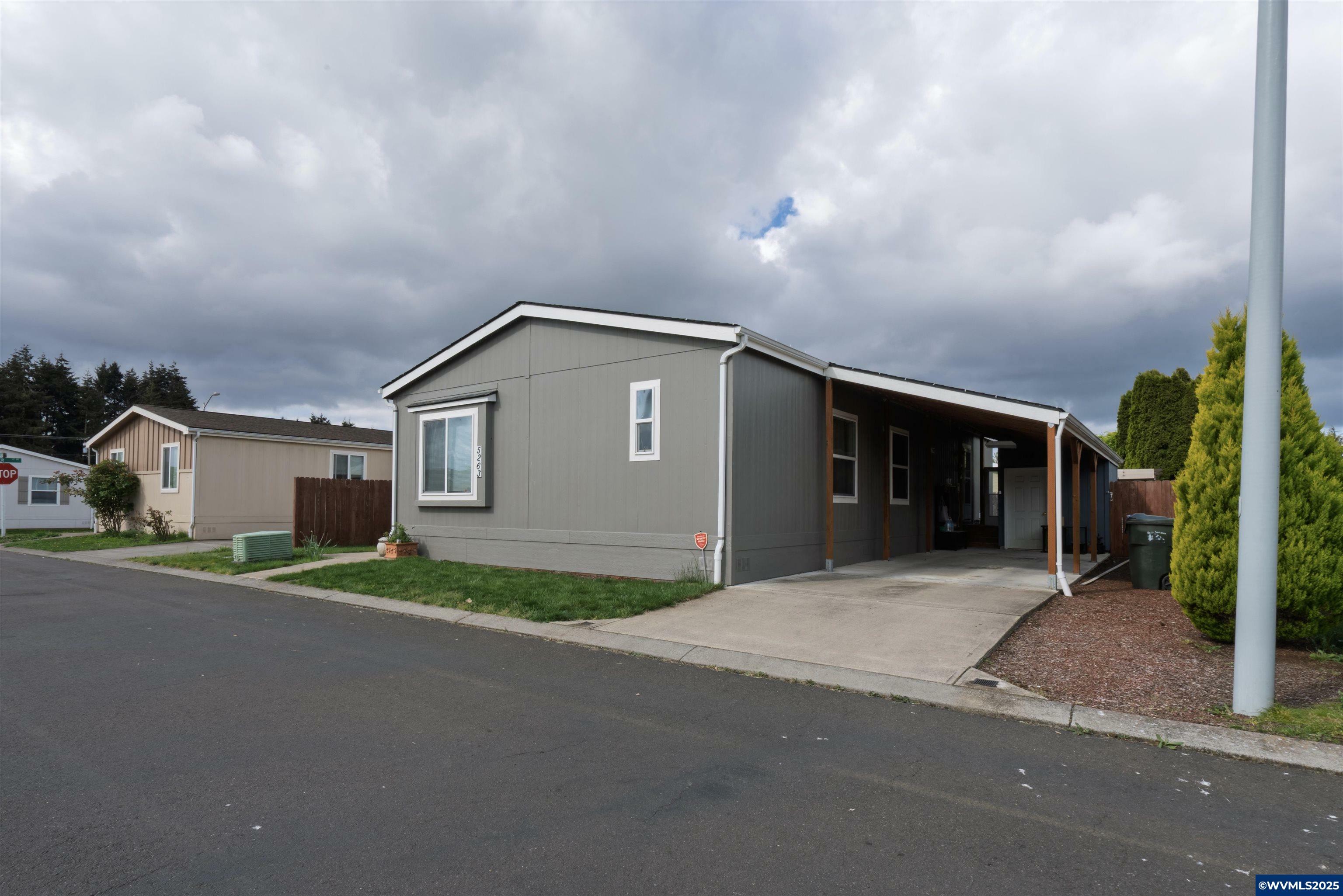 Property Photo: 5263 Gold Dust St NE 216 OR 97305