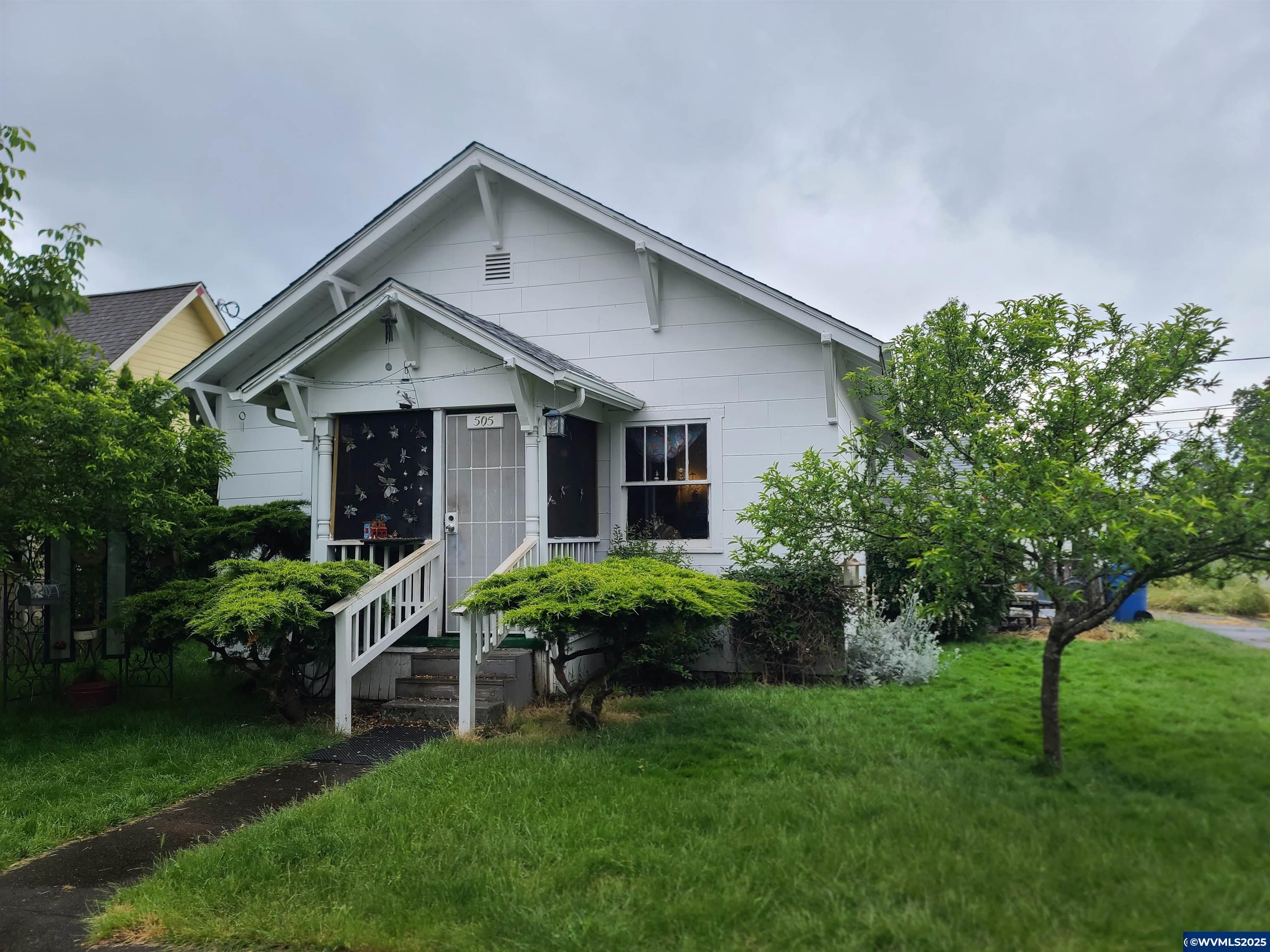 Property Photo:  505 18th St SE  OR 97301 