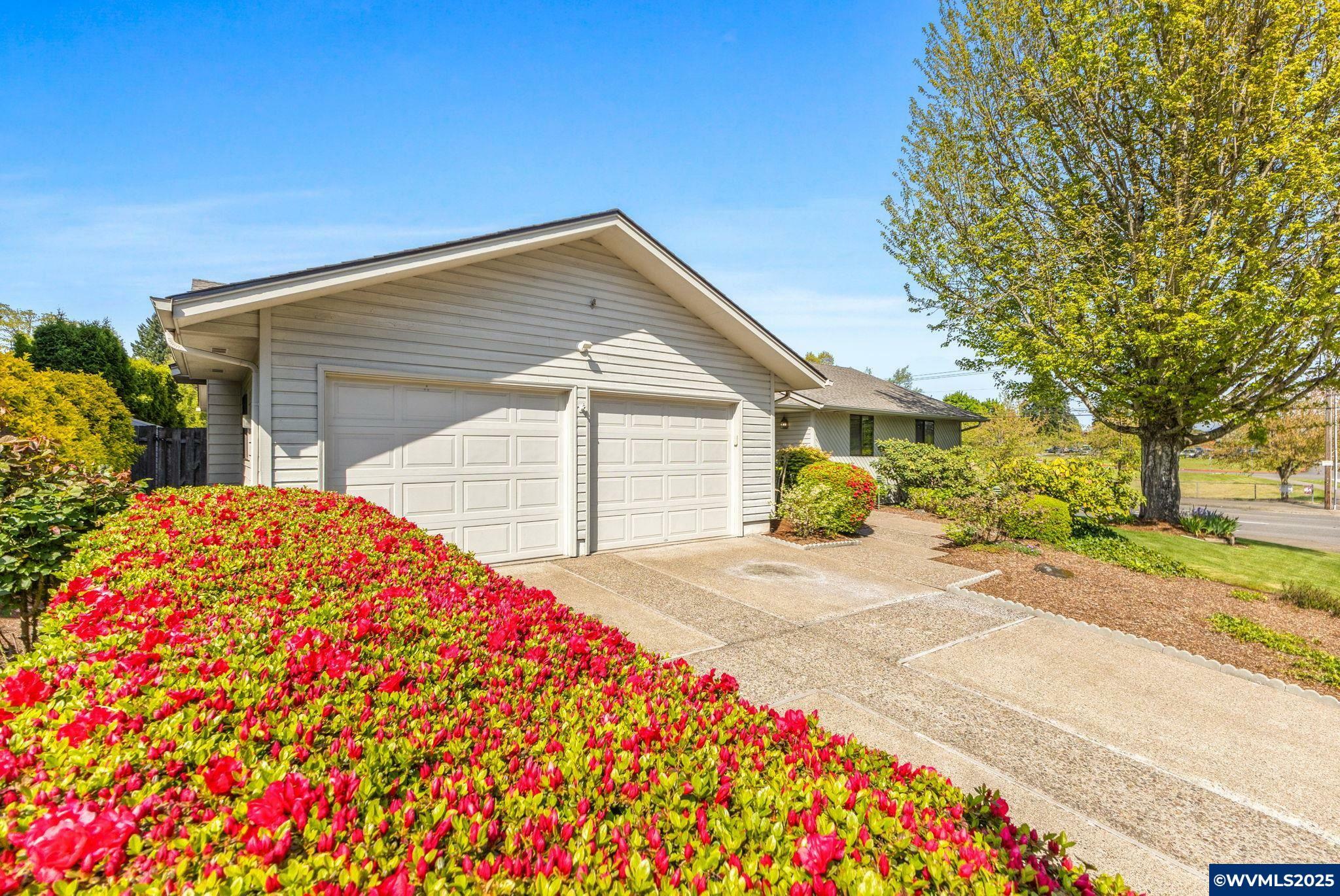 Property Photo: 1385 Tiburon Ct SE OR 97302