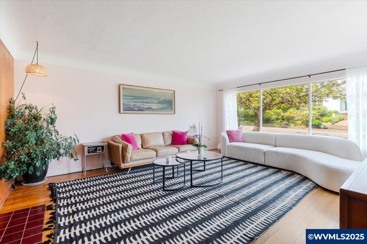 Property Photo: 570 Ben Vista Dr S OR 97302