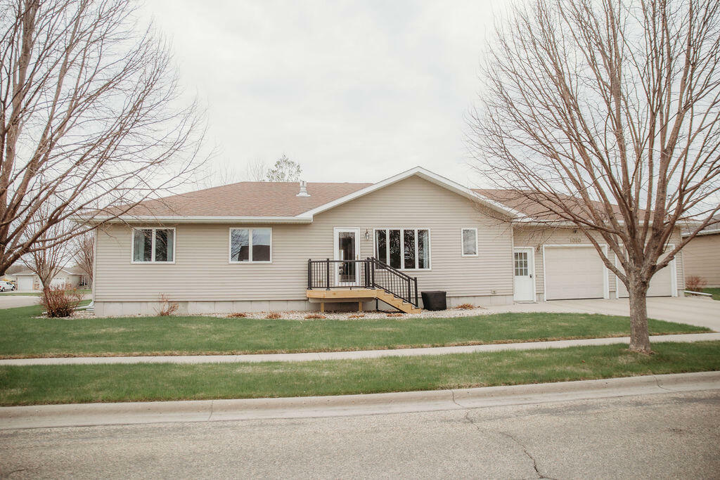Property Photo: 1020 Diamond St SD 57401