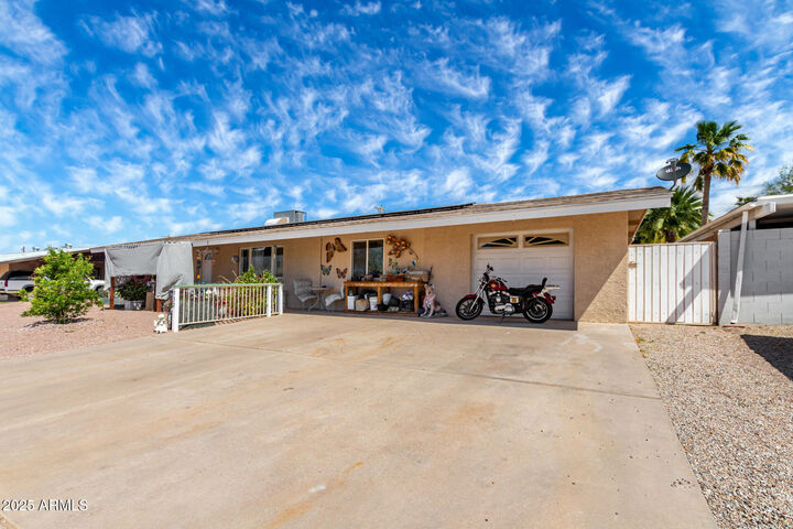 Property Photo: 930 E Friar Avenue AZ 85119