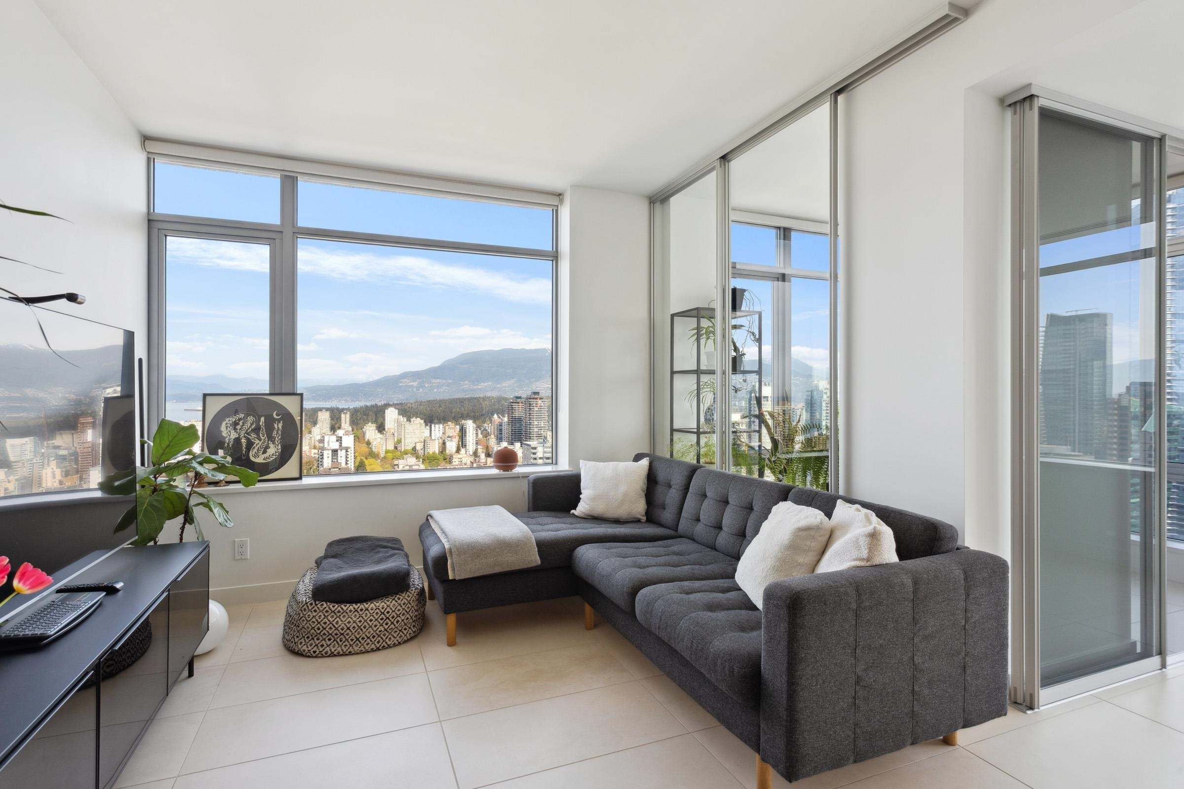 Property Photo: 1028 Barclay Street 3206 BC V6E 0B1