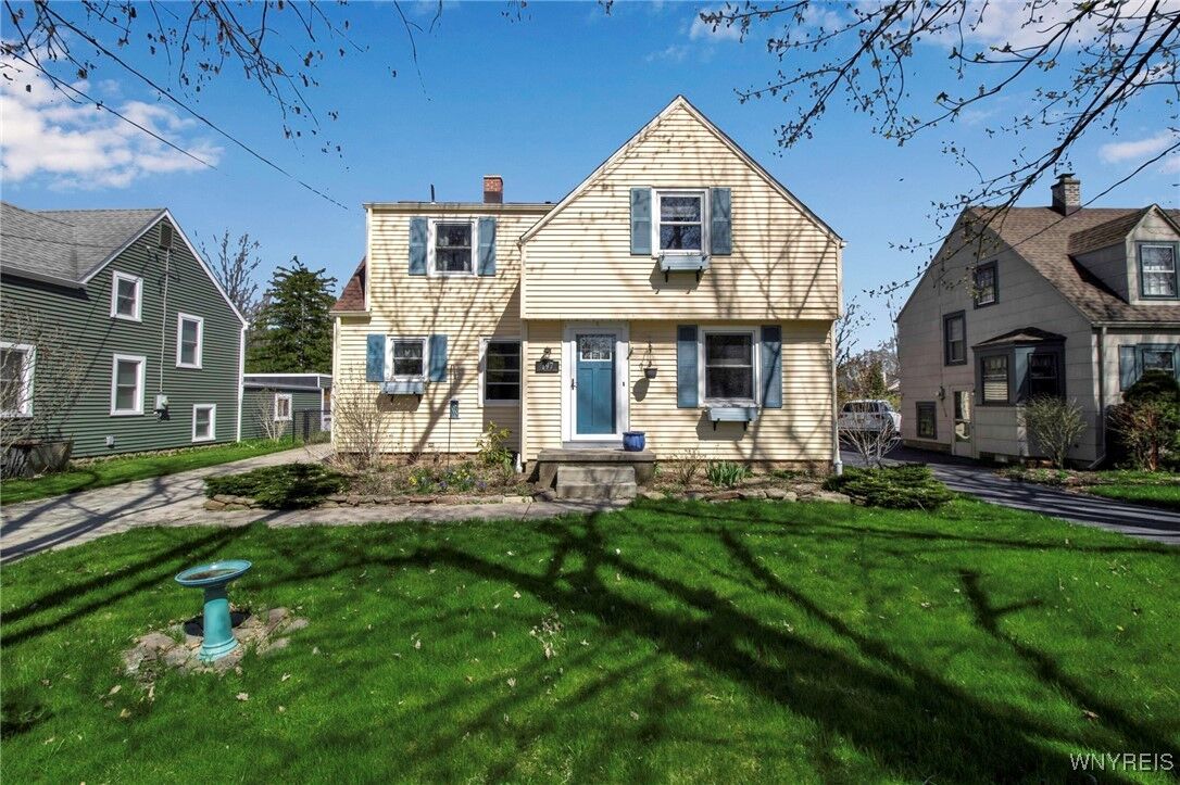 Property Photo:  197 N Forest Road  NY 14221 