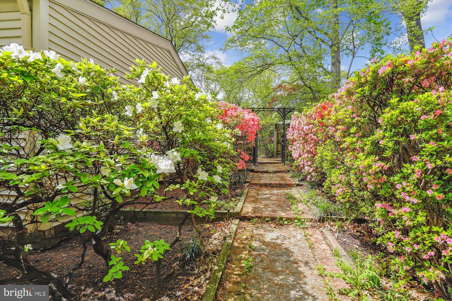 Property Photo: 3433 Executive Avenue VA 22042
