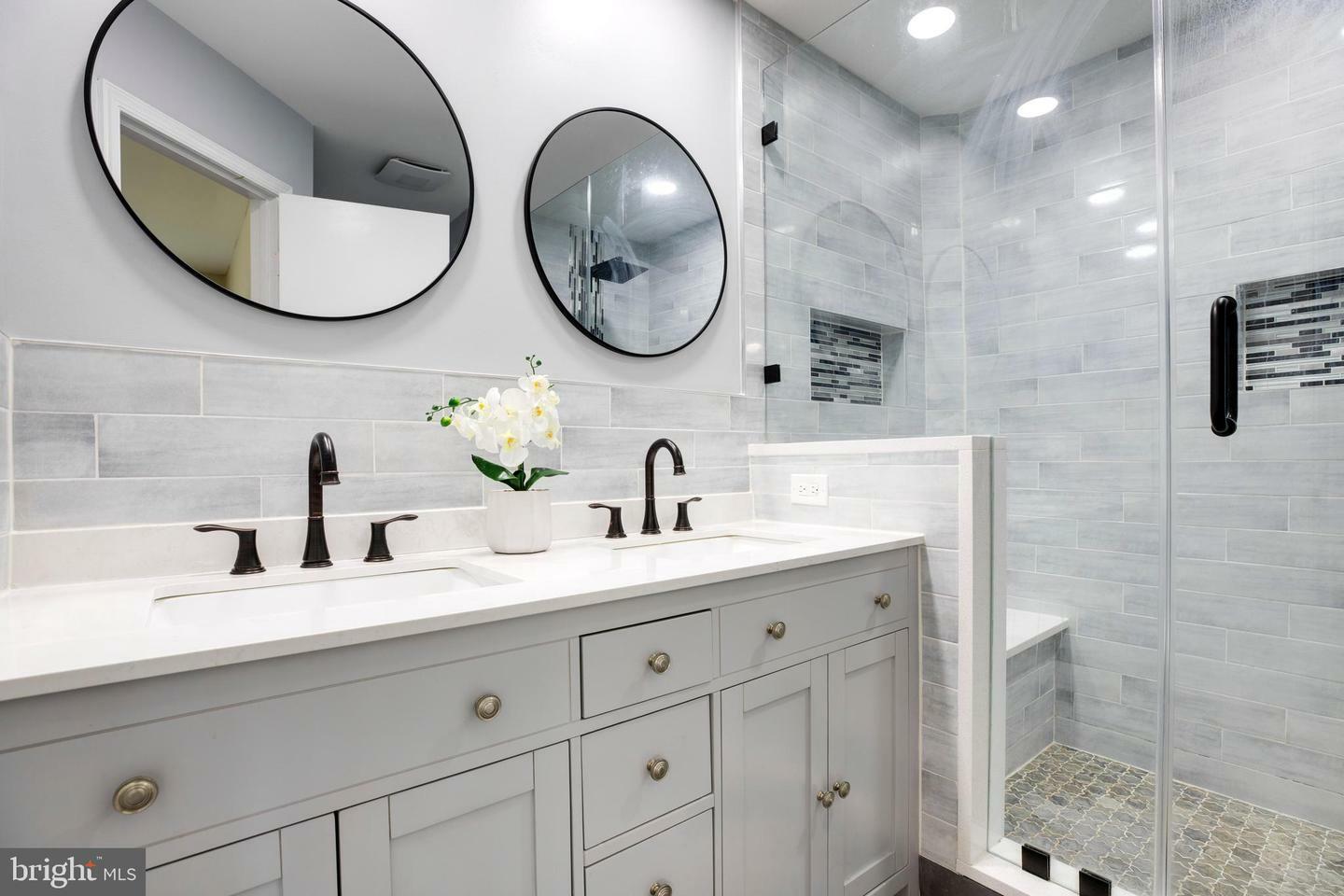Property Photo: 7705 Lafayette Forest Drive 11 VA 22003