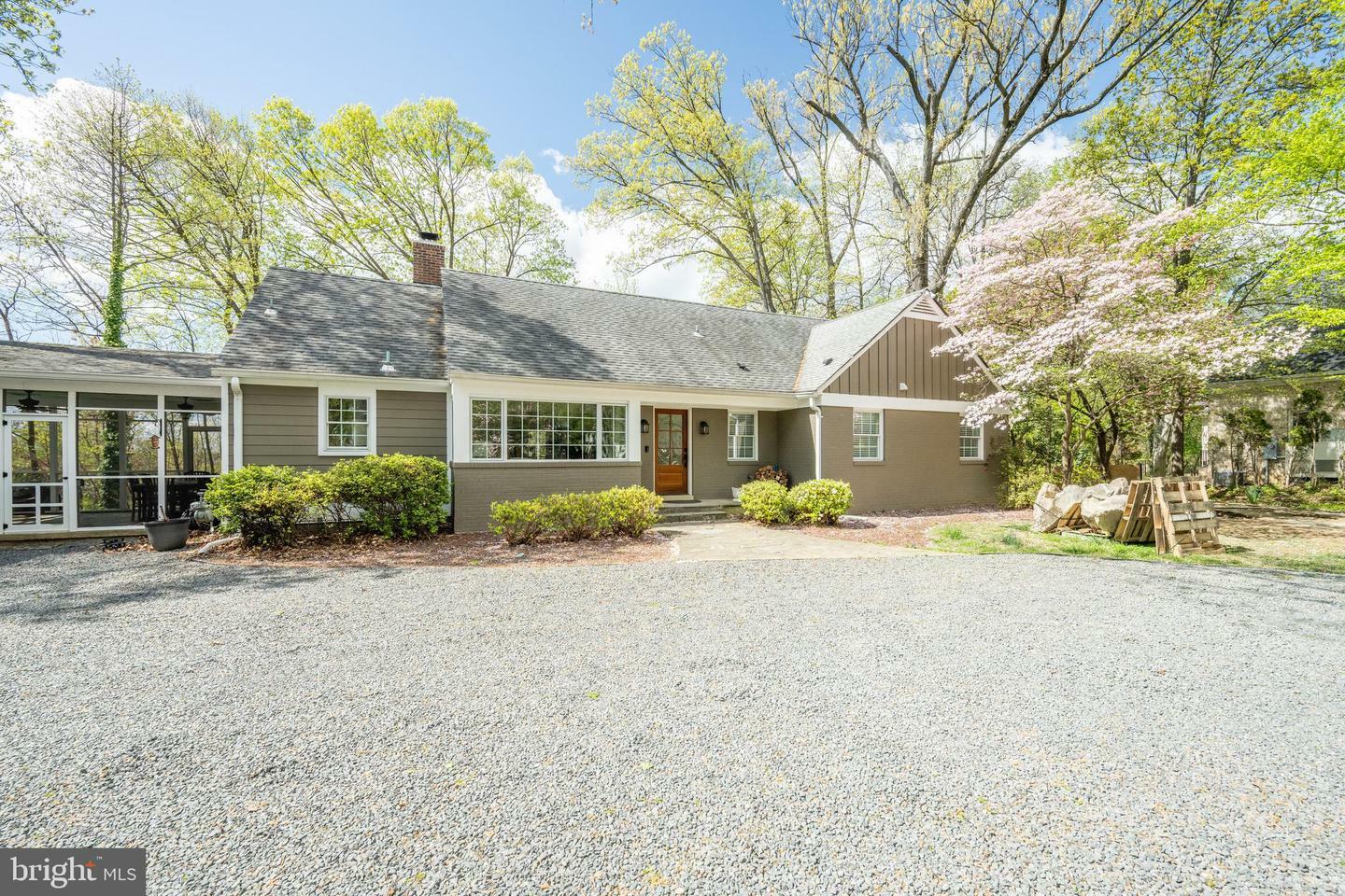Property Photo: 4812 Maury Lane VA 22304