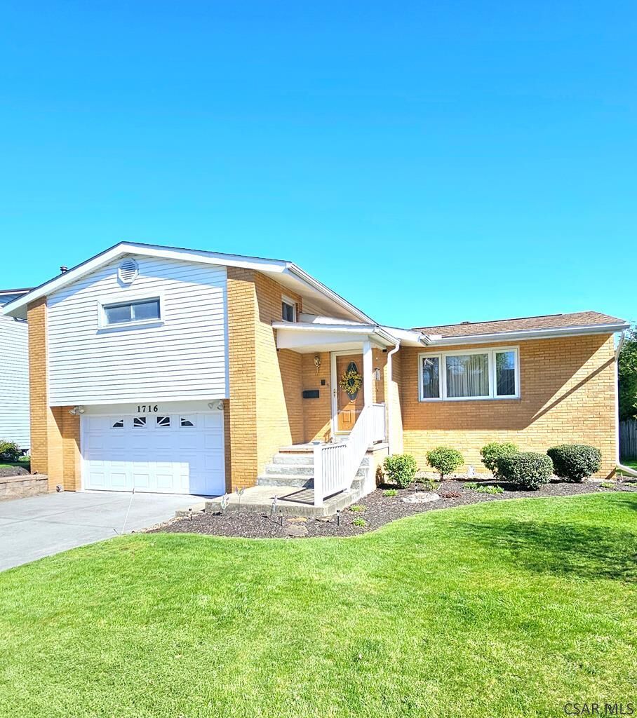 Property Photo: 1716 Shelburne Place PA 15905