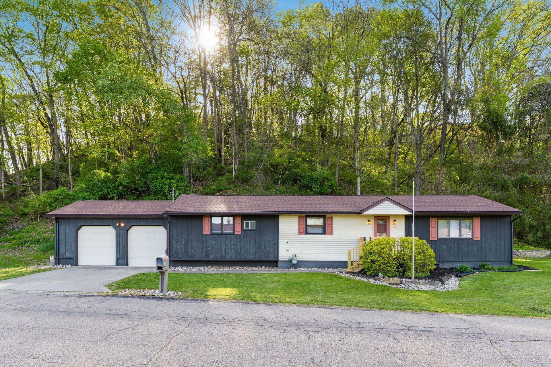 Property Photo: 125 Lynwood Lane OH 43130