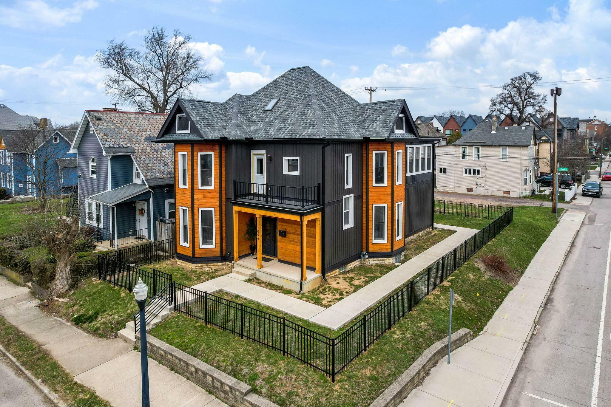 Property Photo: 1096 Franklin Avenue OH 43205