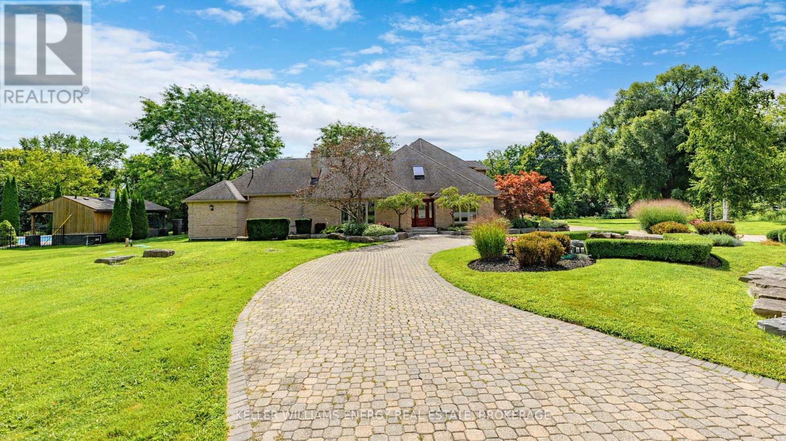 Property Photo: 5 McNamara Court ON L1T 4W6