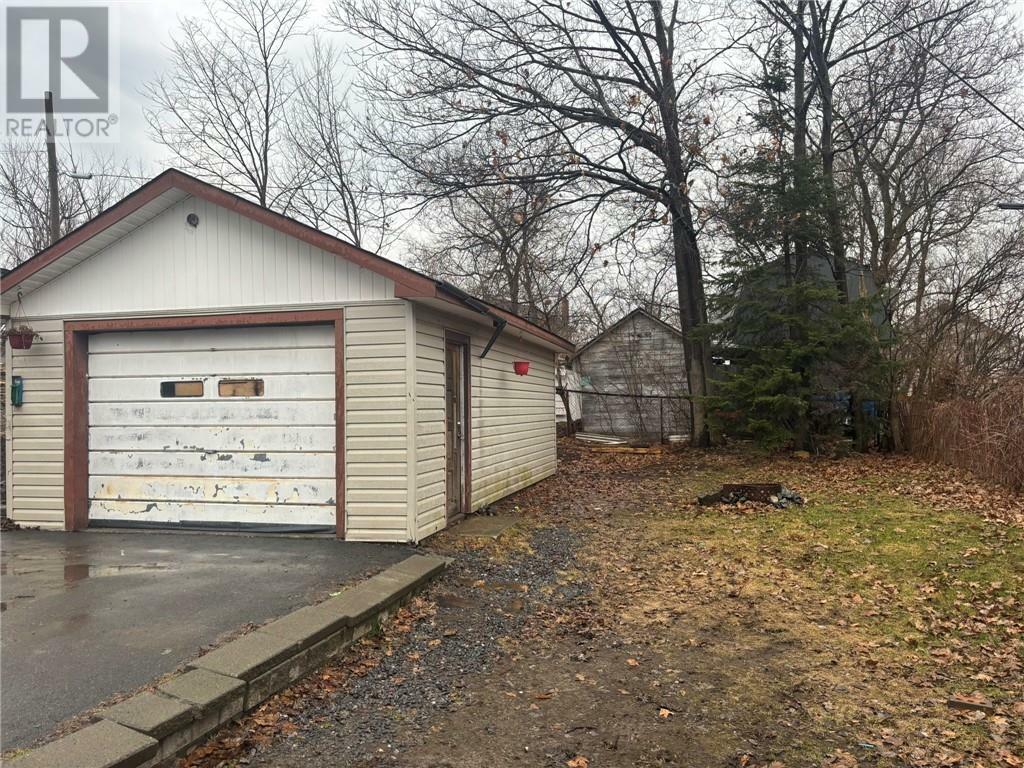 Photo de la propriété: 27 Whittaker Street ON P3C 3W8