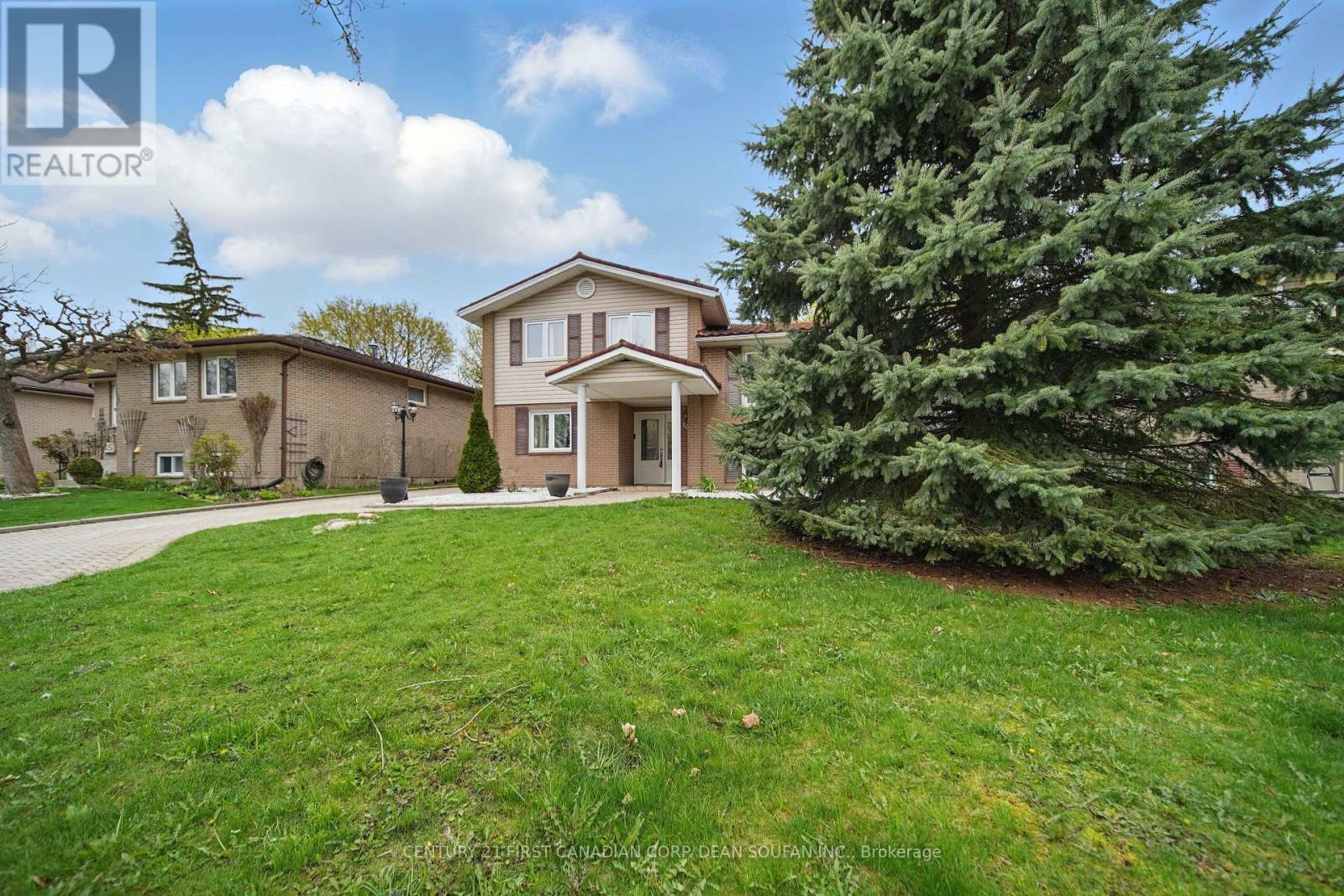 Photo de la propriété: 104 Antrim Crescent ON N6E 1G8