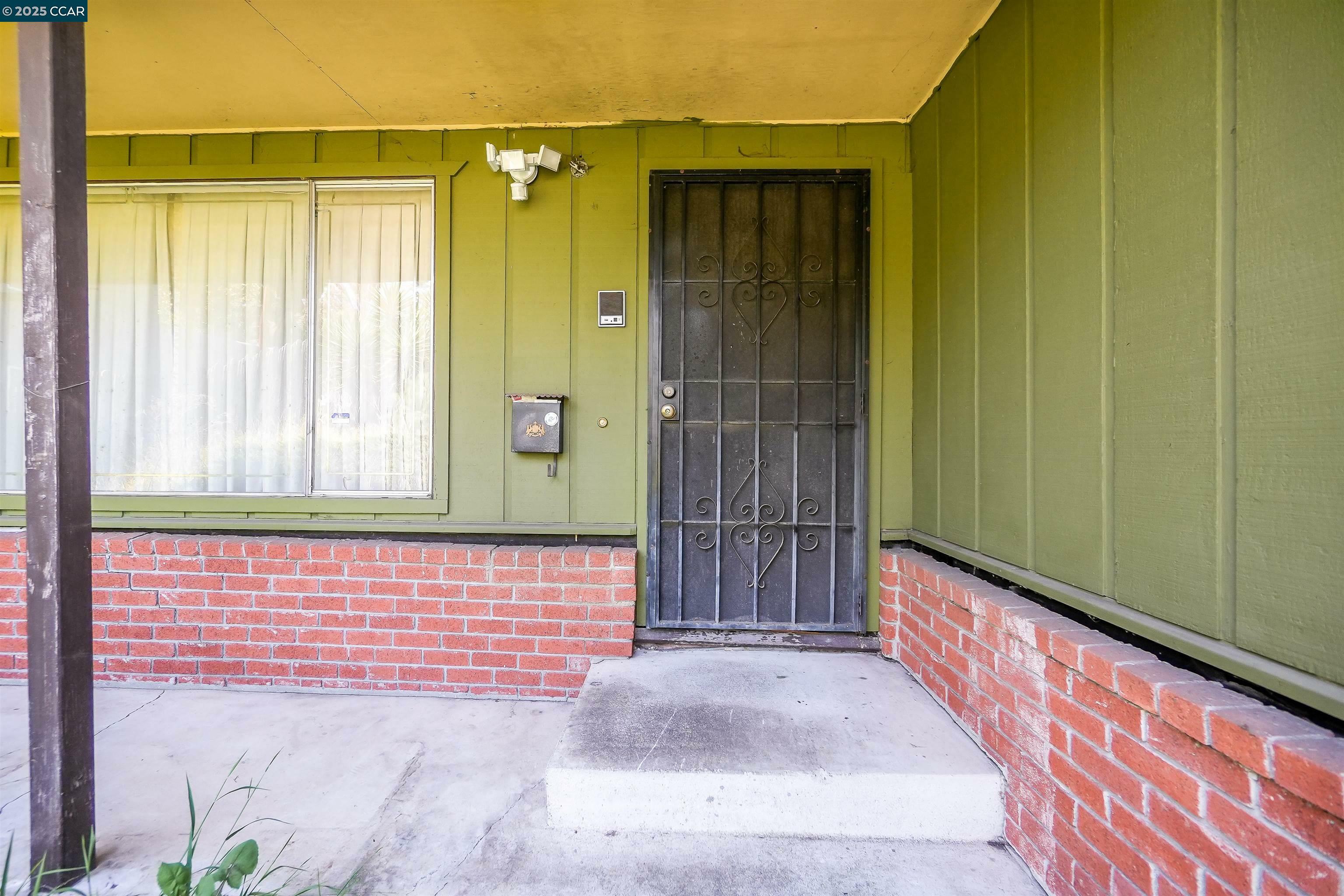 Property Photo: 5648 Burlingame Ave CA 94804