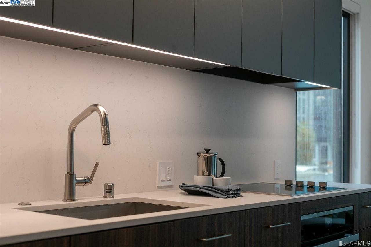 Property Photo: 280 Spear Street 1B CA 94105