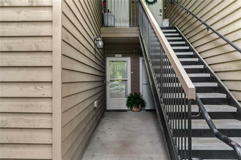 Property Photo: 605 Parkaire Crossing GA 30068
