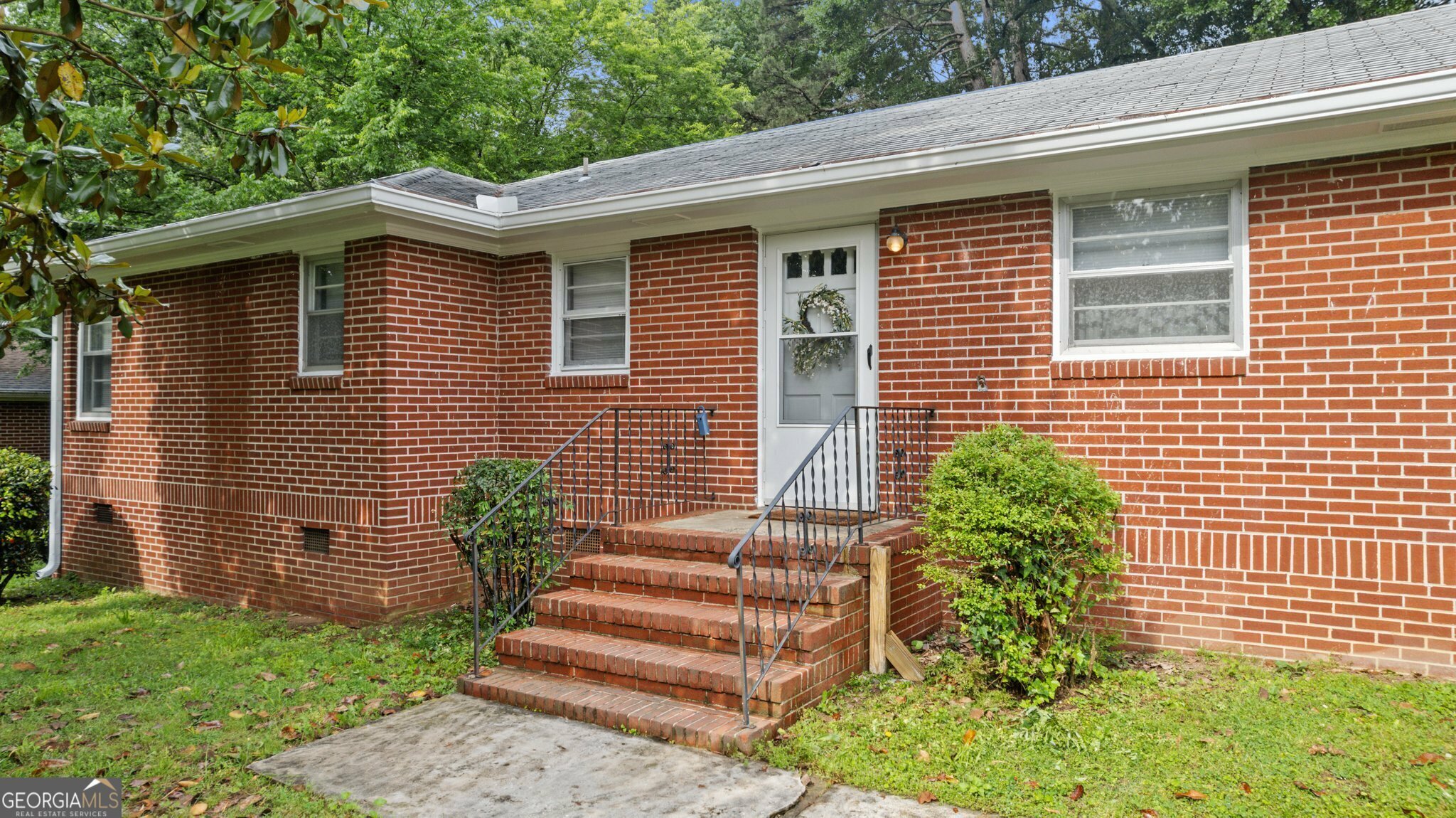 Property Photo: 216 Coosawattee Avenue SW GA 30165