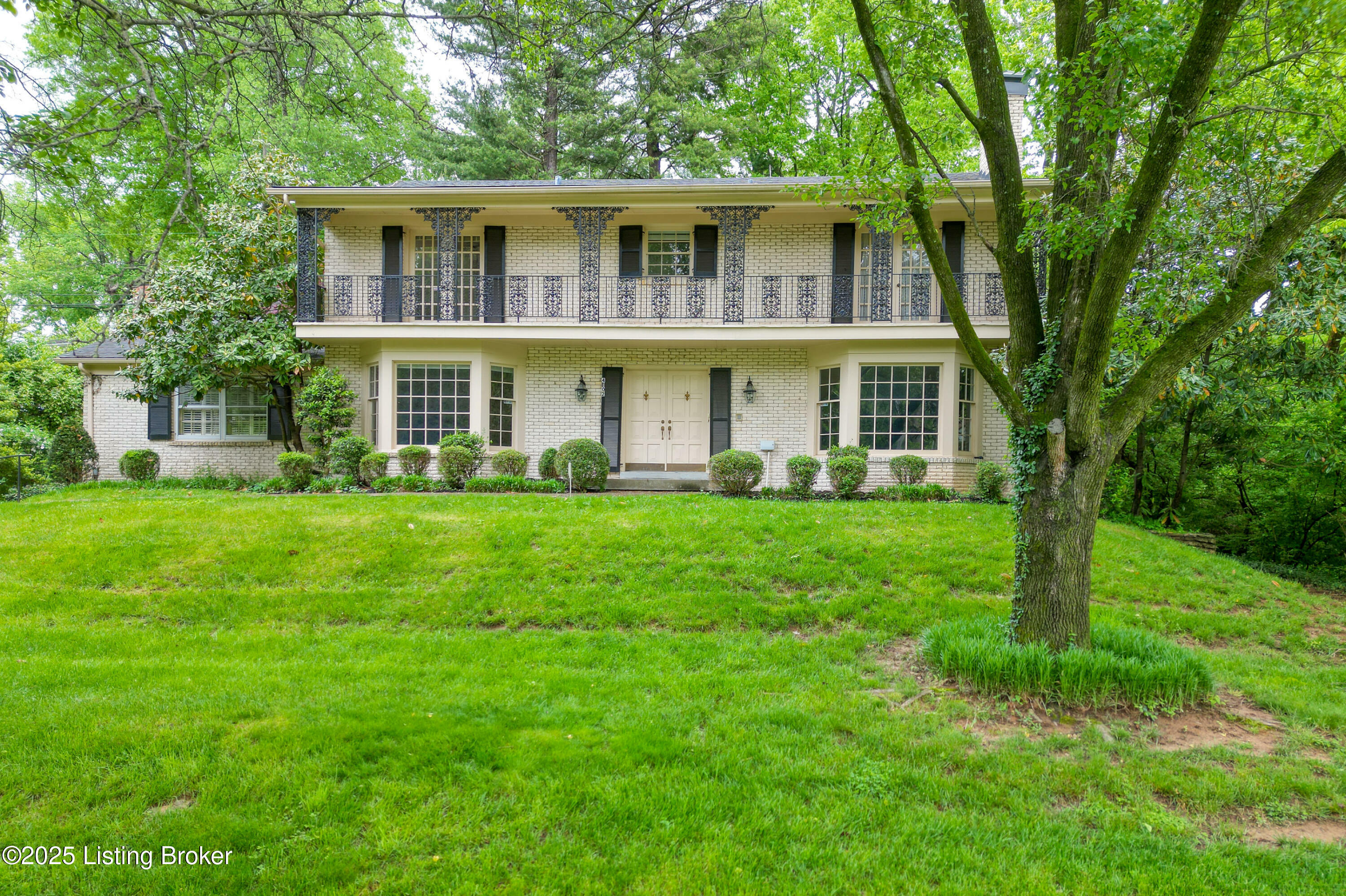Property Photo: 4102 Elmwood Ave KY 40207