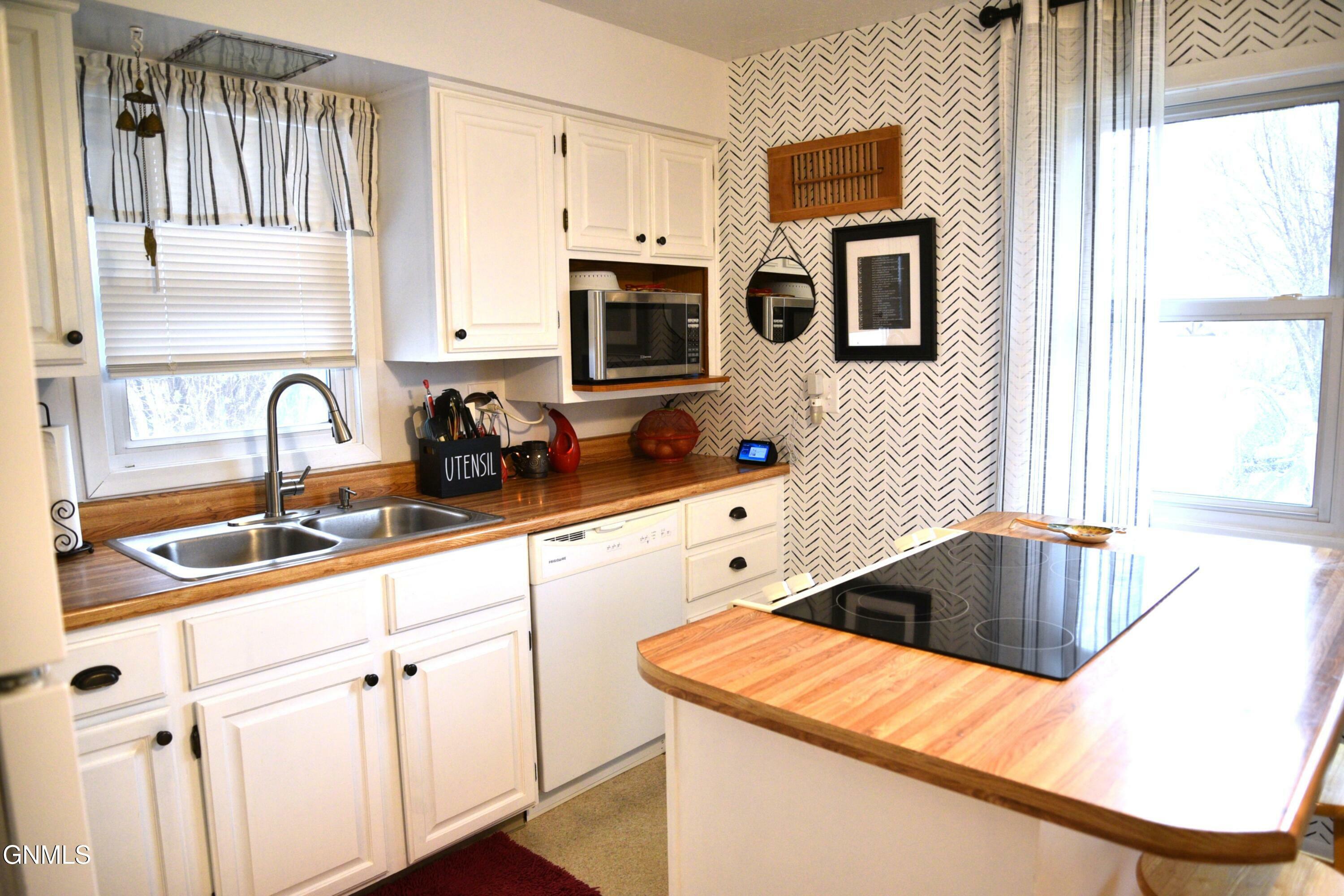 Property Photo: 1413 15th Street SE ND 58554