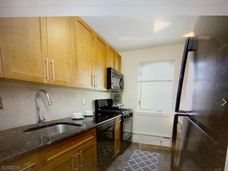 Property Photo: 806 Morris Tpke 4G7 NJ 07078
