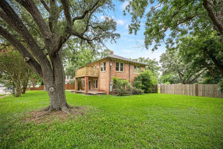 Property Photo:  212 W Alabama Street  TX 77488 