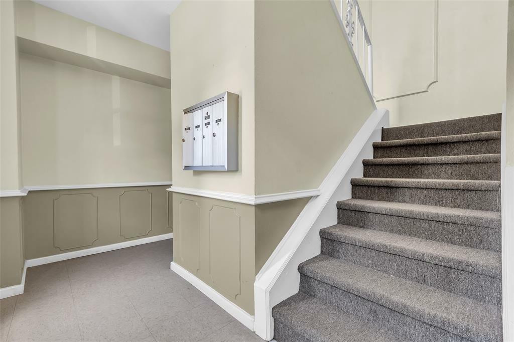 Property Photo: 386 N Post Oak Lane TX 77024