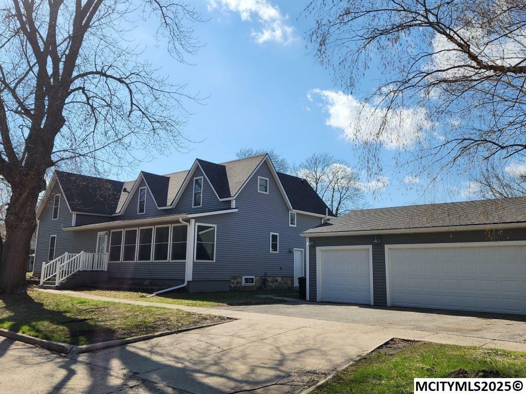 Property Photo:  400 N 5th St  IA 50428 