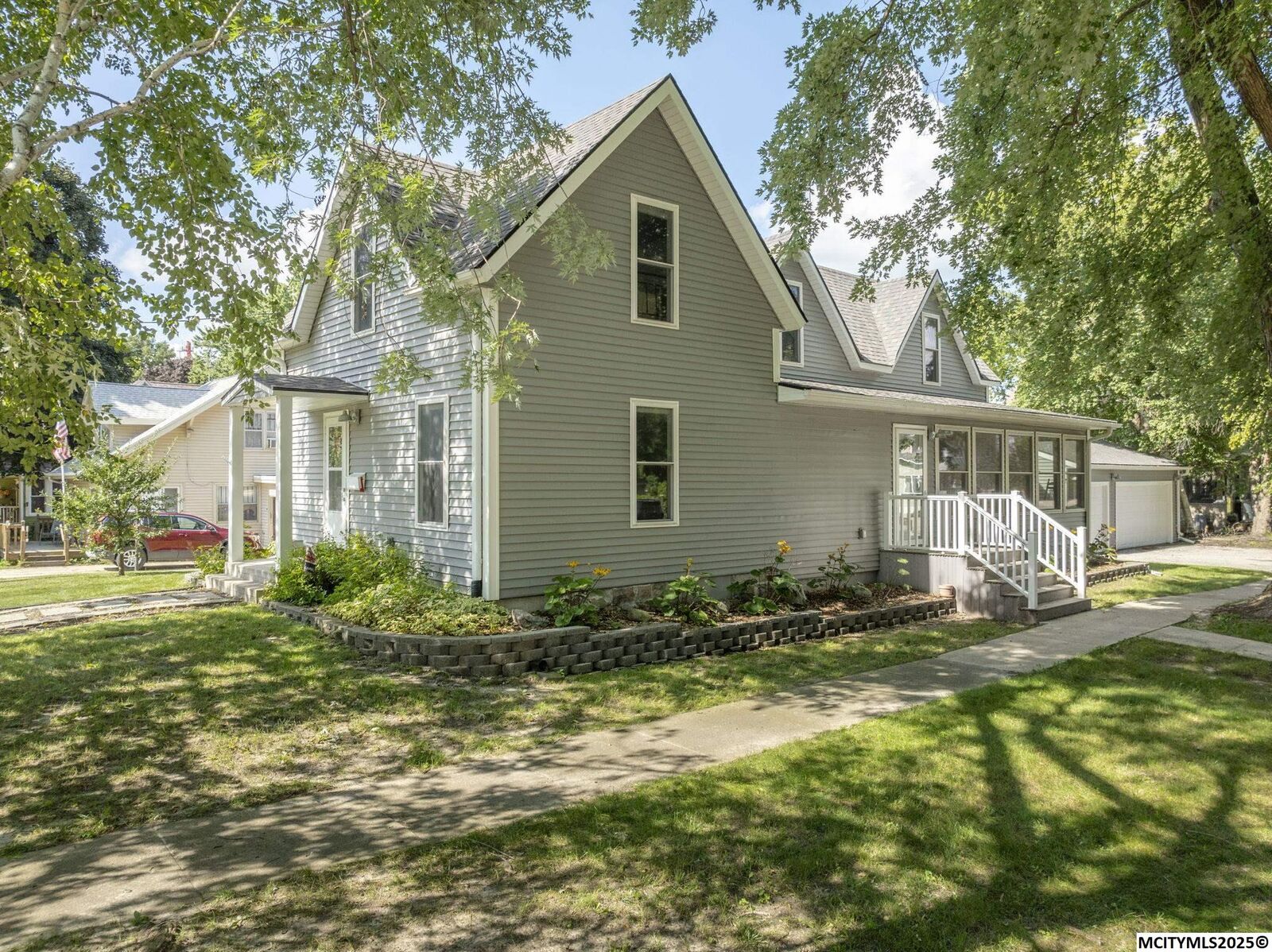 Property Photo:  400 N 5th St  IA 50428 