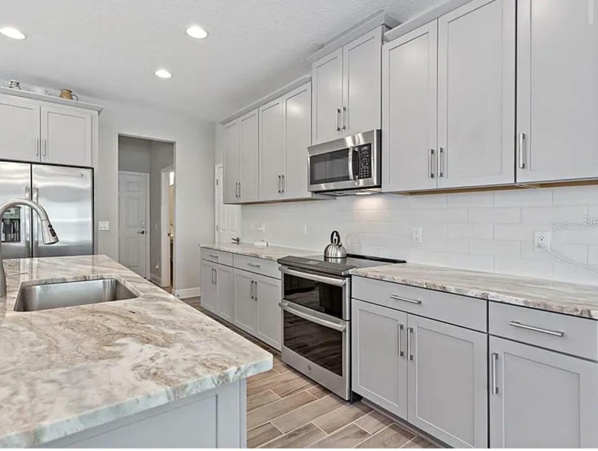 Property Photo: 5130 78th St Circle E FL 34203