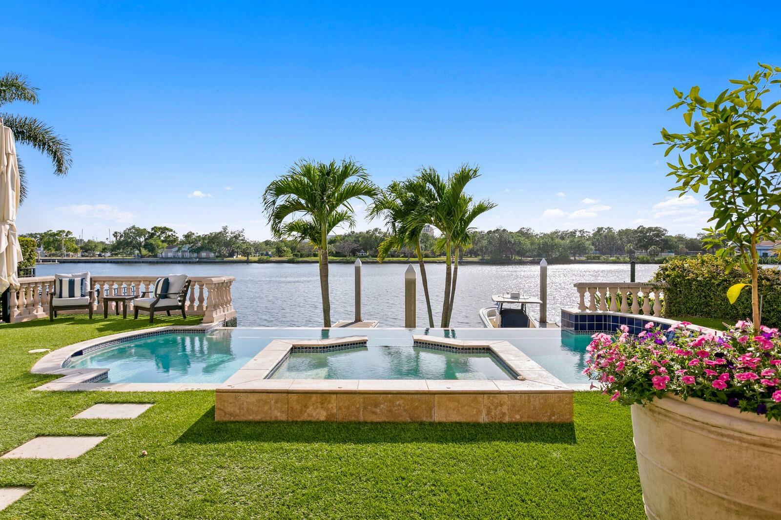 Property Photo: 927 Anchorage Road FL 33602