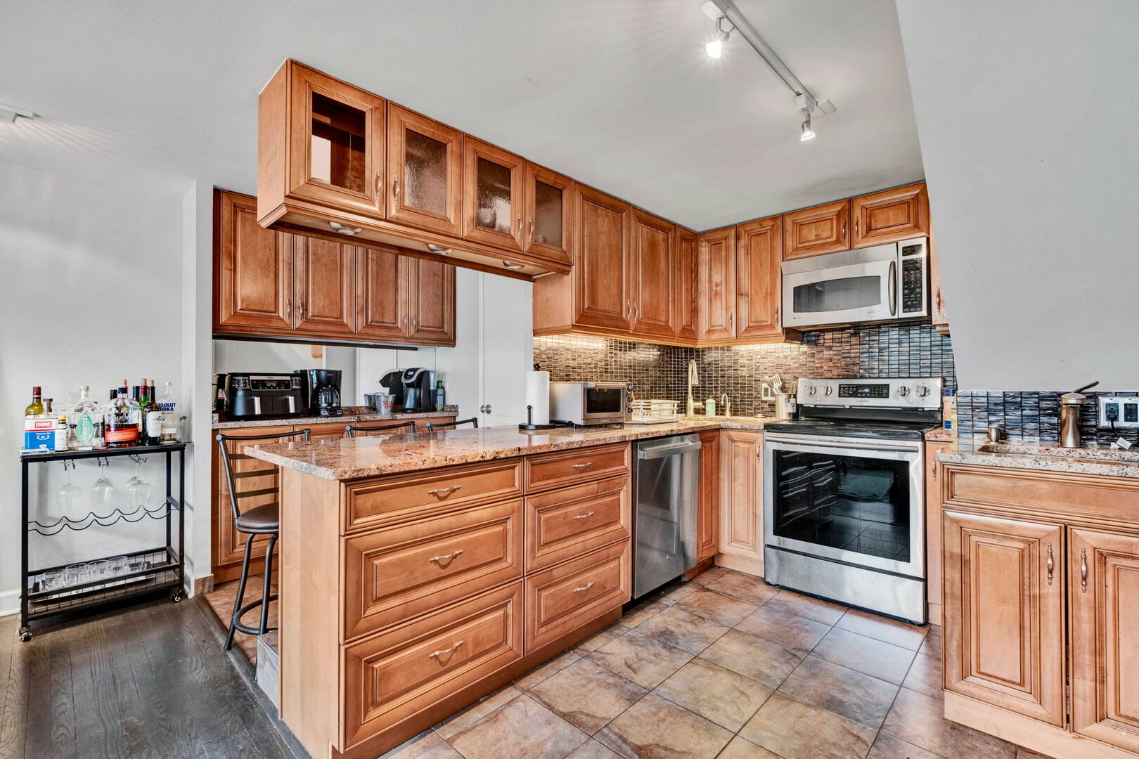Property Photo: 1221 N Dearborn Parkway 403S IL 60610
