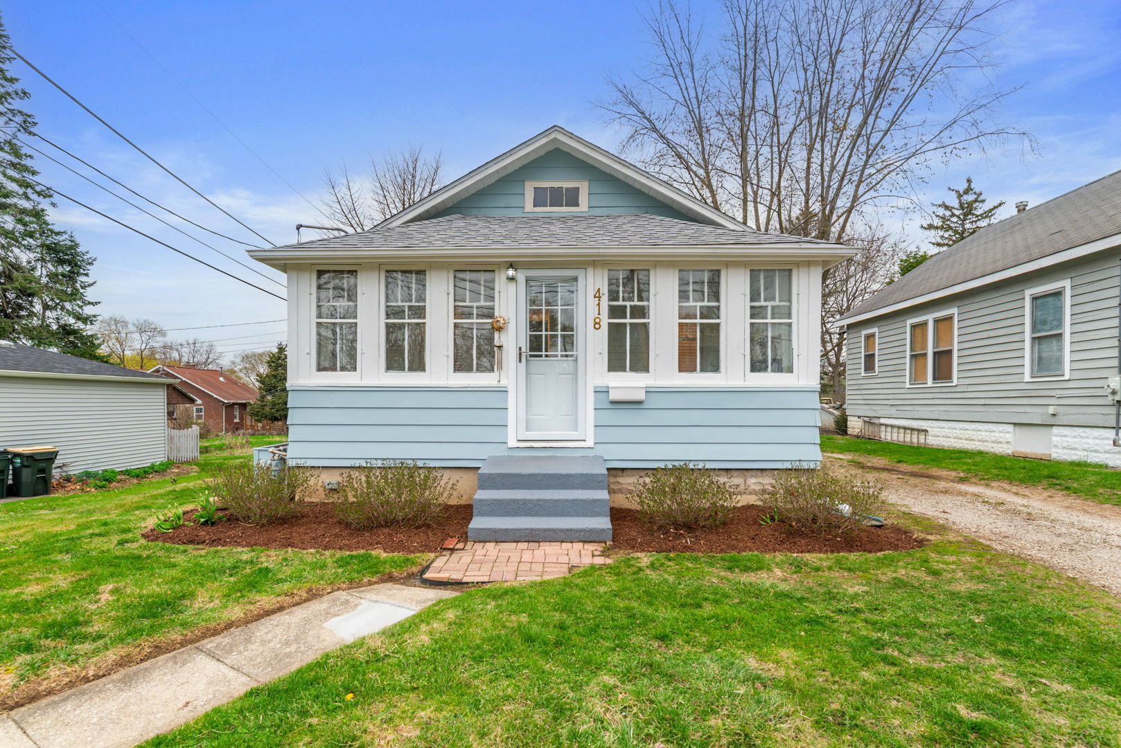 Property Photo: 418 Barber Street IL 60185